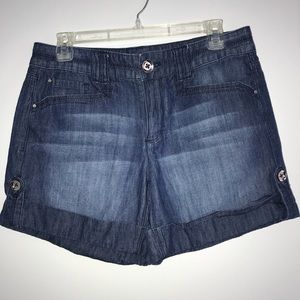 White House - Black Market Woman Shorts